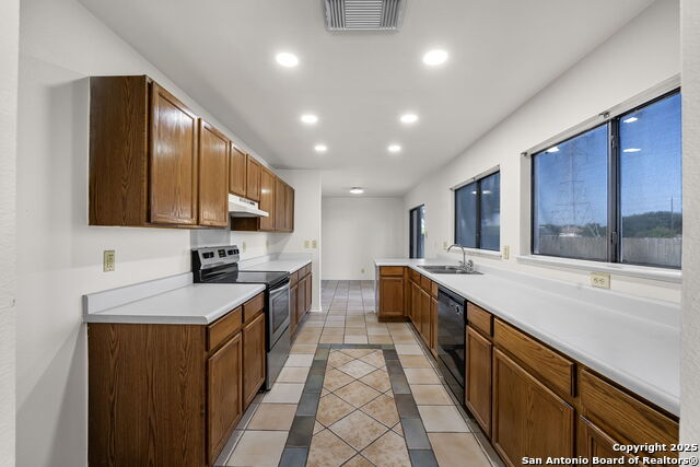 Image 17 of 47 For 9711 Diamond Cliff Dr