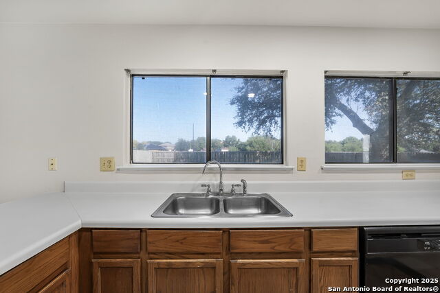 Image 19 of 47 For 9711 Diamond Cliff Dr