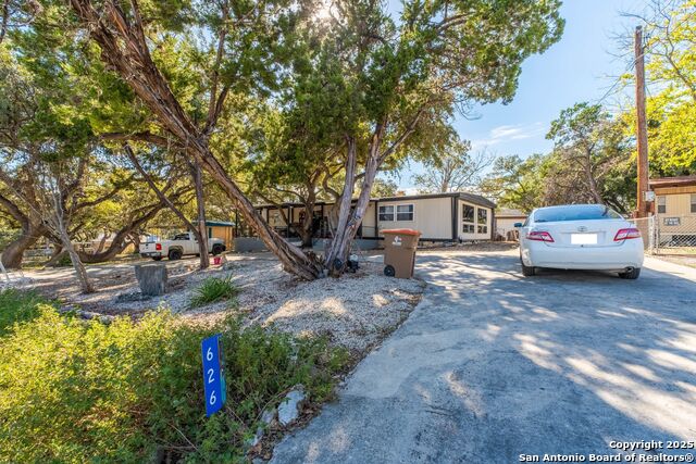 Image 3 of 30 For 626 Flintstone Dr