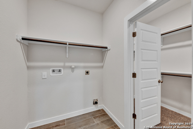 Listing photo id 12 for 3013 Werra  