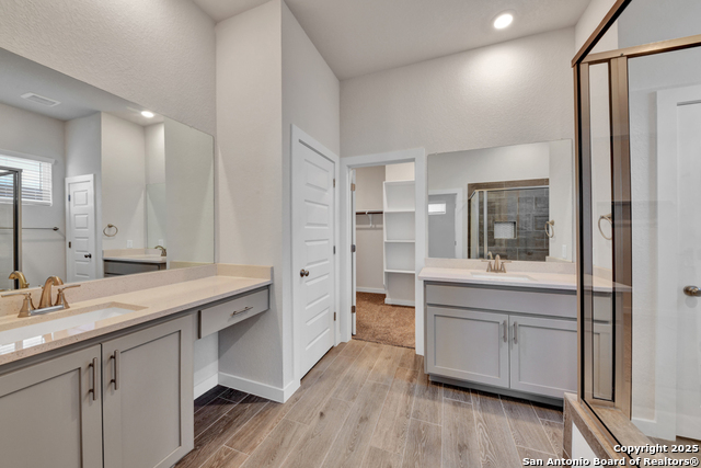 Listing photo id 17 for 3013 Werra  