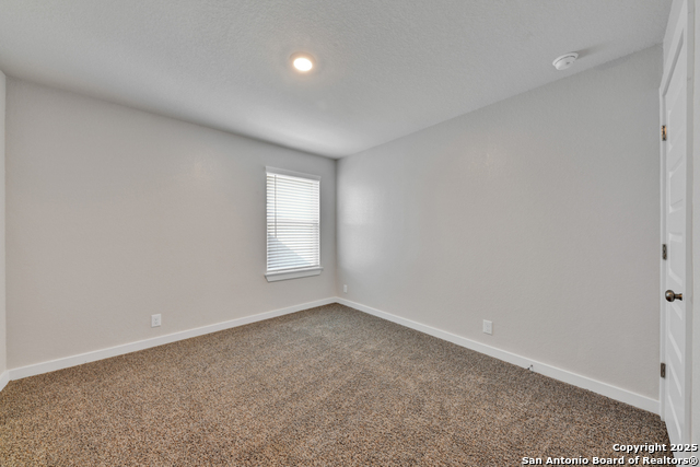 Listing photo id 28 for 3013 Werra  