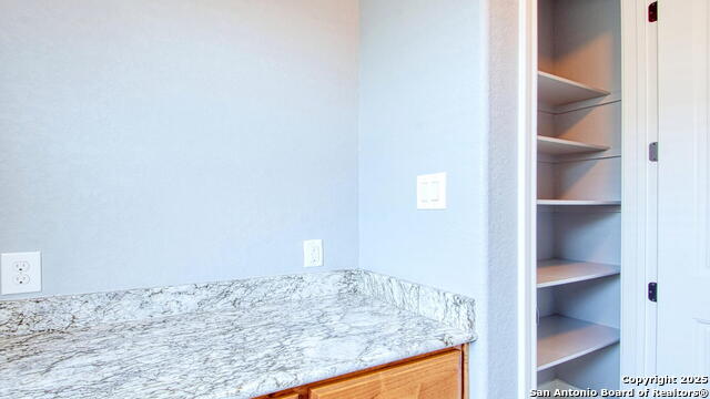 Image 34 of 48 For 108 Parkcrest