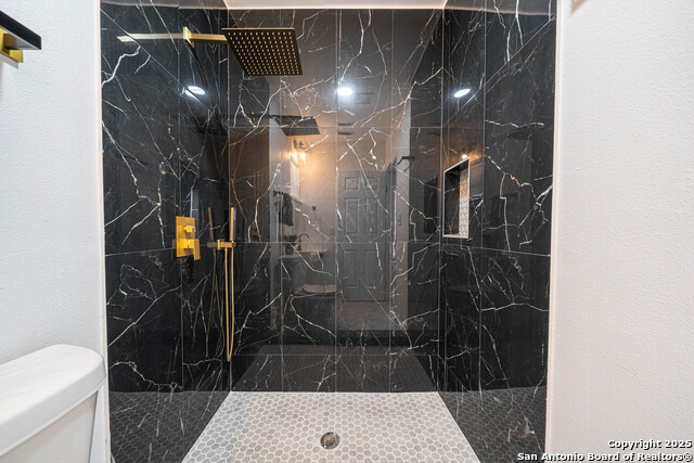 Image 18 of 27 For 303 Victor