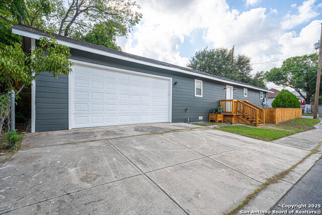 Image 23 of 27 For 303 Victor