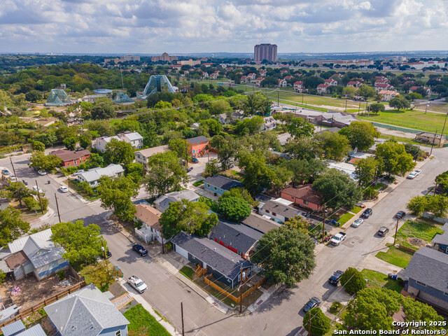 Image 24 of 27 For 303 Victor