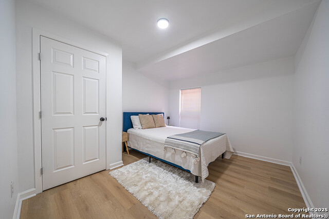 Image 9 of 27 For 303 Victor