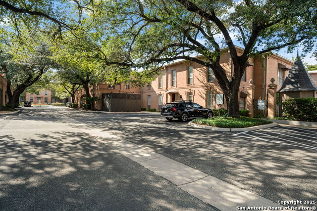 Image 3 of 32 For 7711 Broadway Street Unit 8b  8b