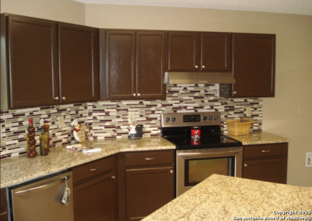 Listing photo id 0 for 16034 Walnut Creek