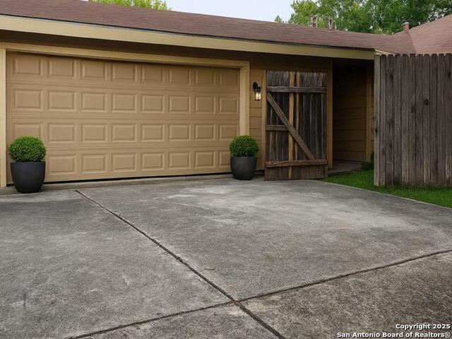 Listing photo id 8 for 1007 Evening Dun St.