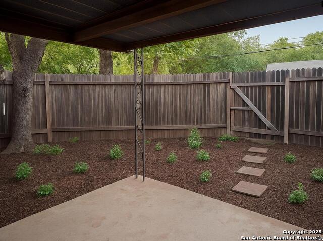 Listing photo id 7 for 1007 Evening Dun St.