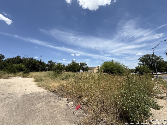 Image 2 of 4 For 2507 Southcross W