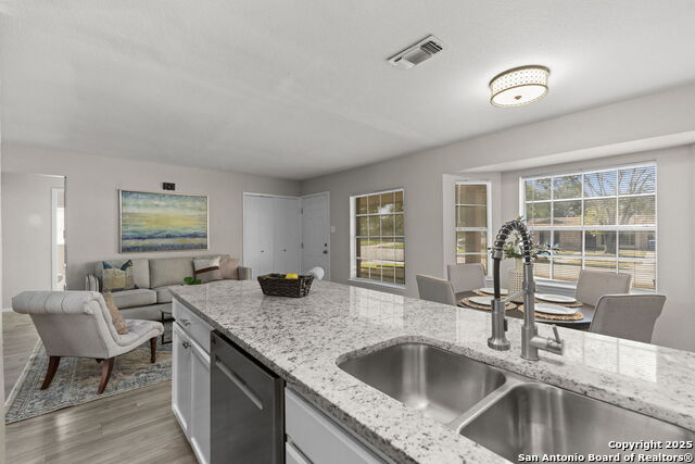 Listing photo id 8 for 4107 Laura Jean