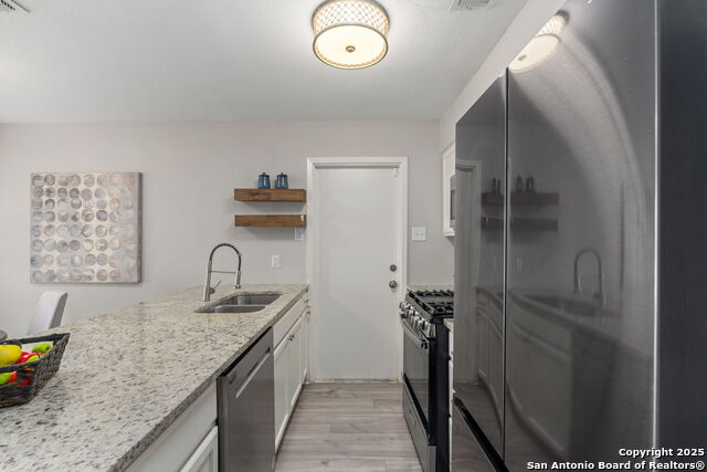 Listing photo id 12 for 4107 Laura Jean