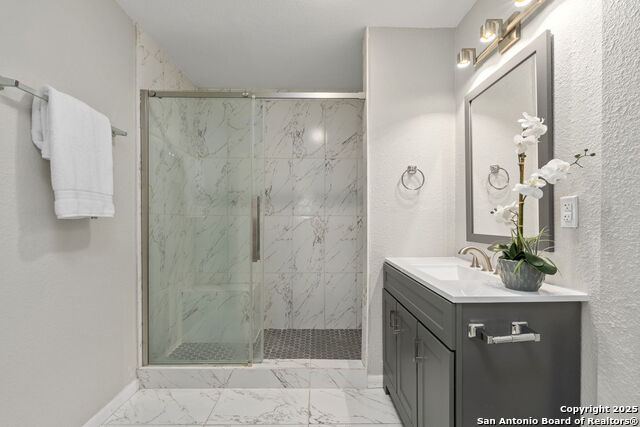 Listing photo id 16 for 4107 Laura Jean