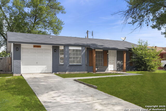 Listing photo id 0 for 4107 Laura Jean