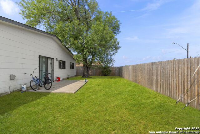 Listing photo id 23 for 4107 Laura Jean