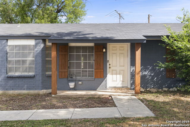 Listing photo id 25 for 4107 Laura Jean