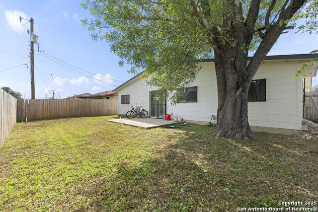 Listing photo id 28 for 4107 Laura Jean