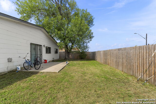 Listing photo id 29 for 4107 Laura Jean