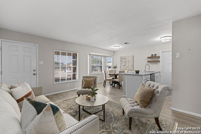 Listing photo id 2 for 4107 Laura Jean