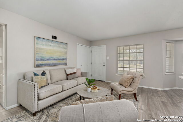 Listing photo id 4 for 4107 Laura Jean