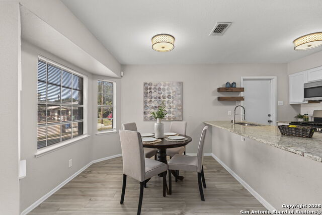 Listing photo id 5 for 4107 Laura Jean
