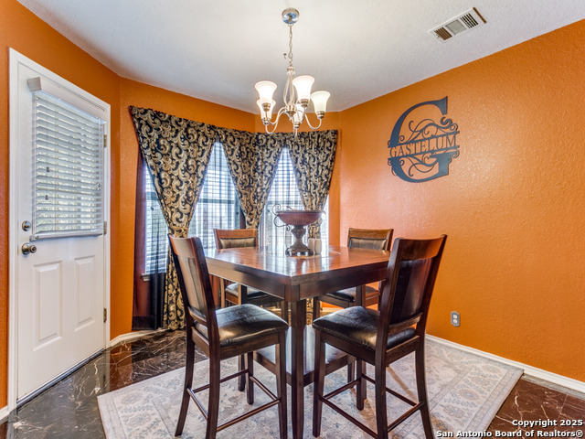 Listing photo id 10 for 10702 Diamond Rock