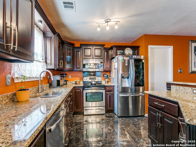 Listing photo id 13 for 10702 Diamond Rock