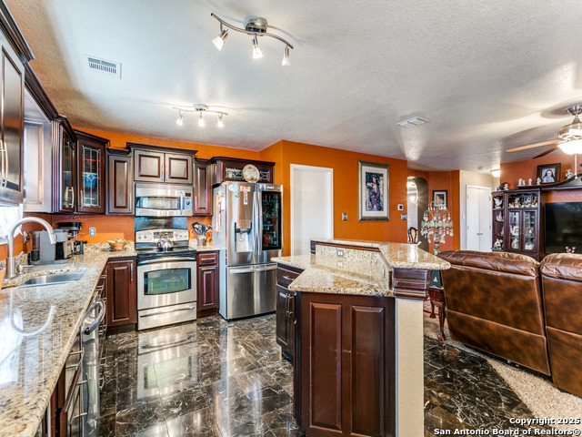 Listing photo id 14 for 10702 Diamond Rock