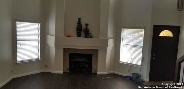 Listing photo id 0 for 8435 Forest Ridge