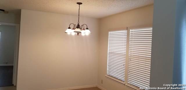 Listing photo id 1 for 8435 Forest Ridge