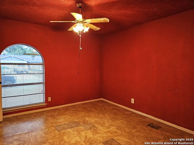 Image 4 of 11 For 5906 Lubbers Way