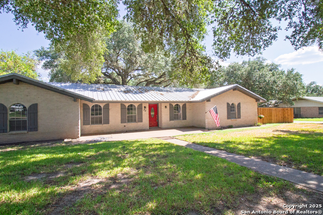 Details for 33 Encino Loma, Beeville, TX 78102