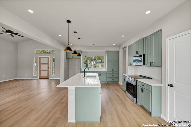 Image 14 of 46 For 23048 Hilltop Peaks