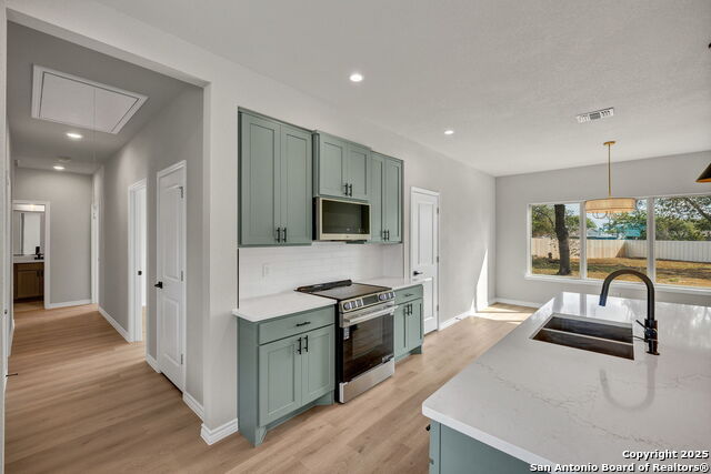 Image 17 of 46 For 23048 Hilltop Peaks