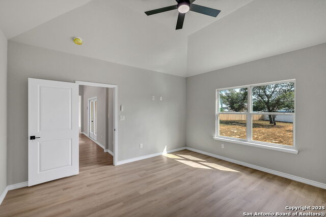 Image 21 of 46 For 23048 Hilltop Peaks