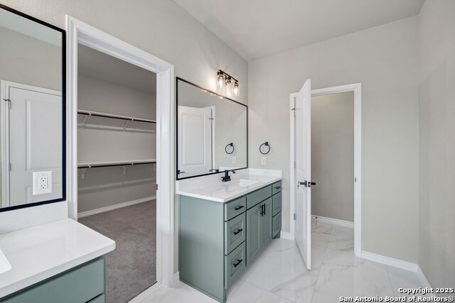 Image 25 of 46 For 23048 Hilltop Peaks