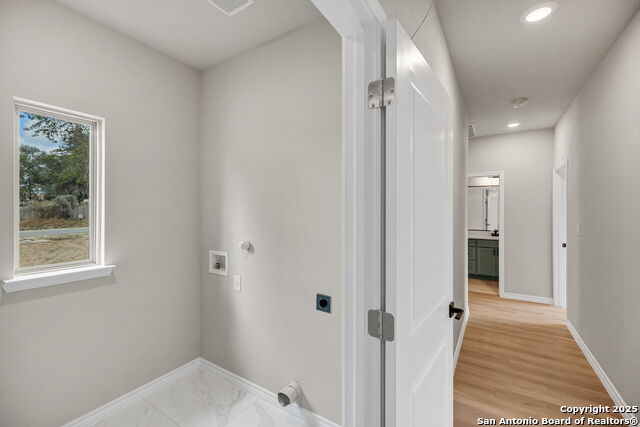 Image 29 of 46 For 23048 Hilltop Peaks