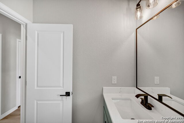 Image 34 of 46 For 23048 Hilltop Peaks