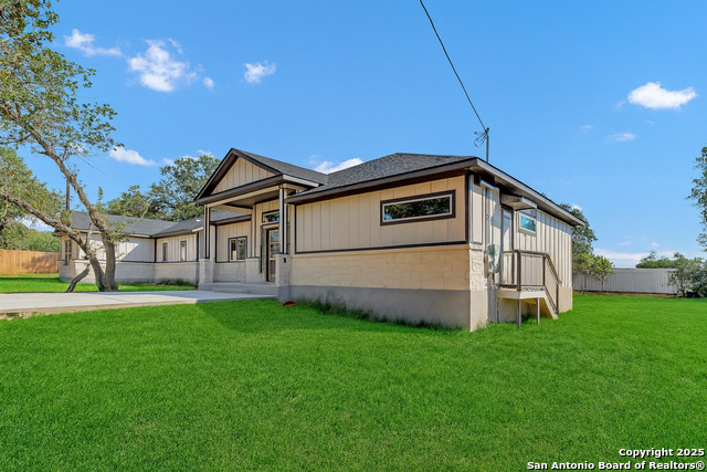 Image 4 of 46 For 23048 Hilltop Peaks