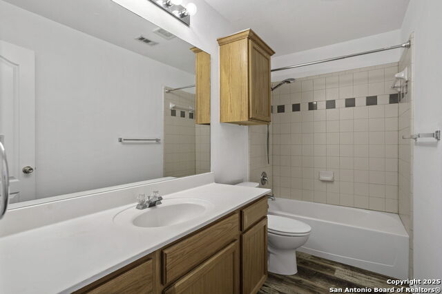Image 18 of 28 For 732 Caravel  