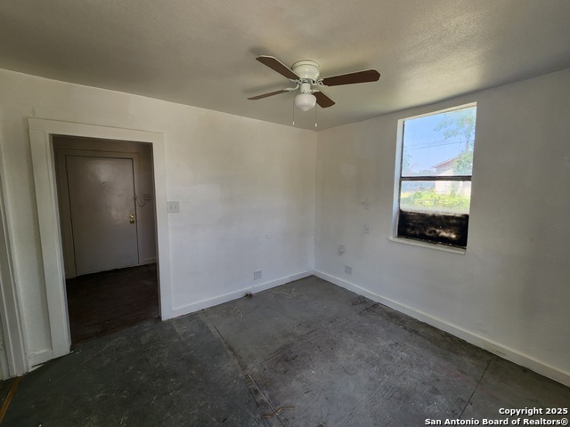 Listing photo id 0 for 1225 Gevers
