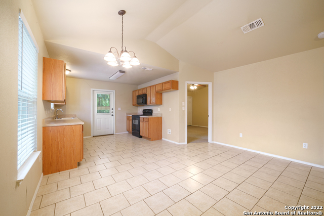 Image 14 of 26 For 280 Rosalie Dr B (right)