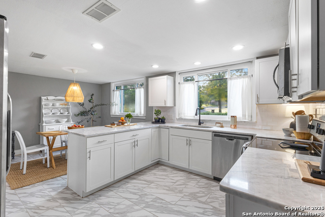 Listing photo id 8 for 8433 Oak Thicket