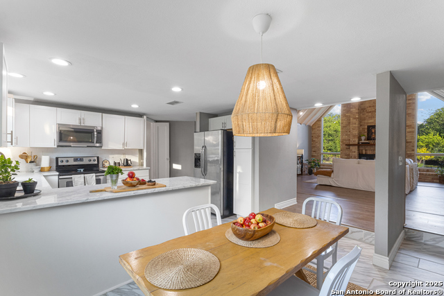 Listing photo id 9 for 8433 Oak Thicket