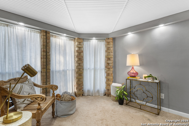 Listing photo id 11 for 8433 Oak Thicket