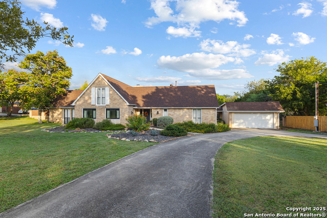 Listing photo id 0 for 8433 Oak Thicket
