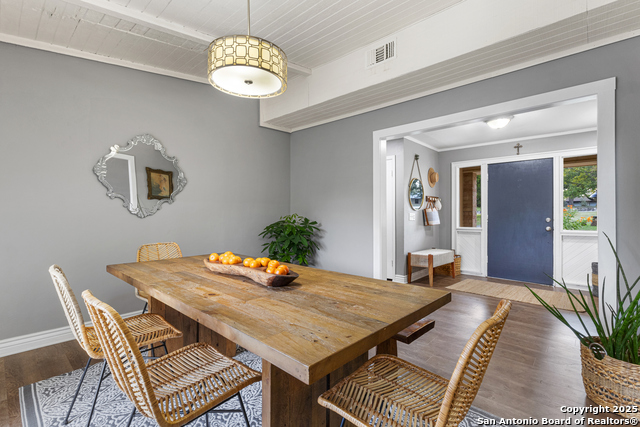 Listing photo id 2 for 8433 Oak Thicket