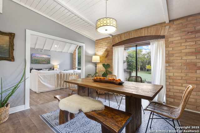 Listing photo id 4 for 8433 Oak Thicket
